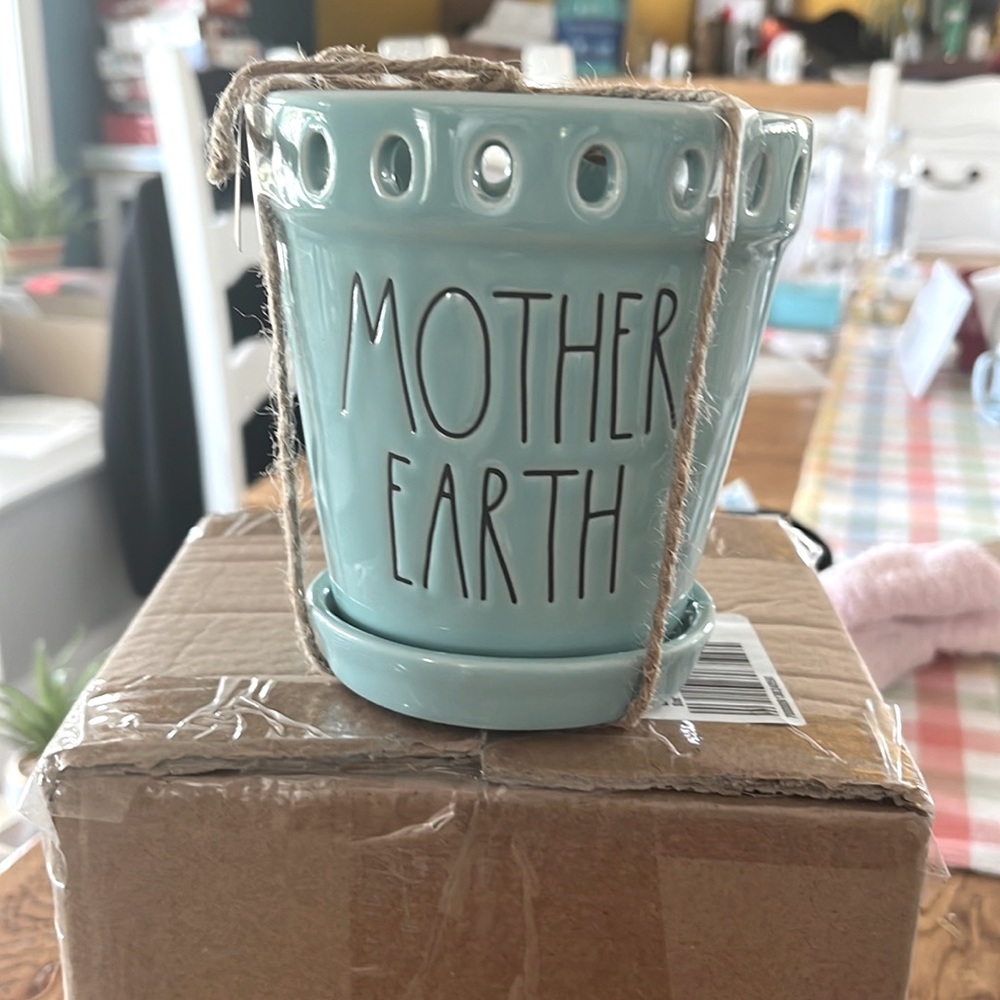 RD SALE! NWT- Smaller Rae Dunn "Mother Earth" planter with attached water basin.